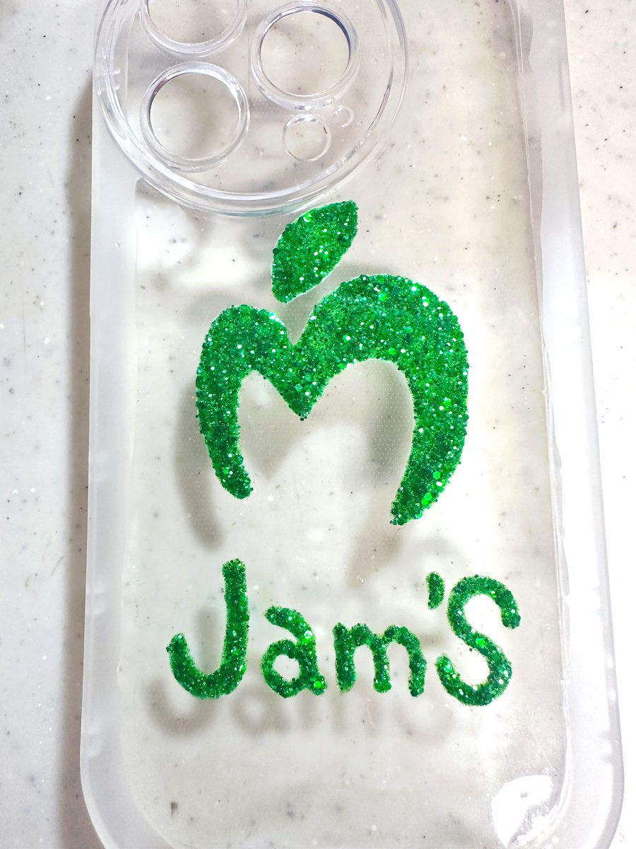 HandmadeHry's tweet photo. 久しぶりの投稿が自分の推し活アイテム作り🤣🍏

#ジャムズ
#Mrs. GREEN APPLE
#ミセス https://t.co/PfZpPLpQ1C