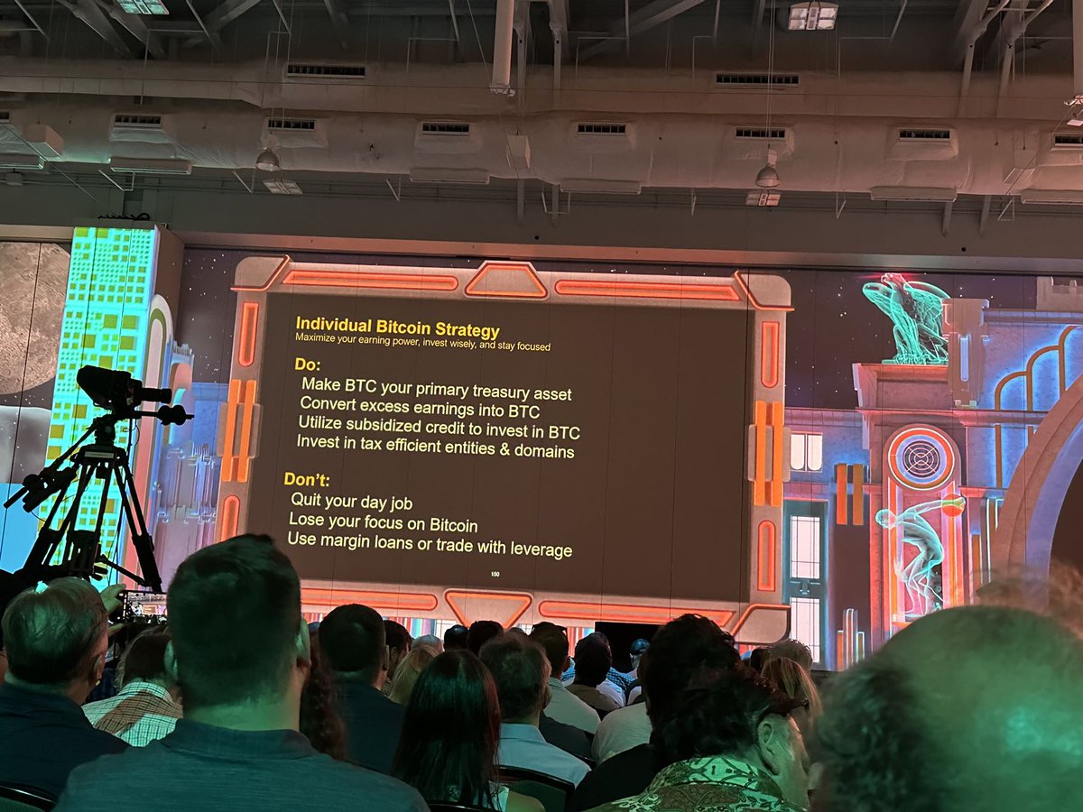 Foresight_News's tweet photo. #Bitcoin2024 现场

微策略 @MicroStrategy 的 @saylor 分享了如何最大化BTC投资收益🫡，做了简单整理，供参考🫣

做以下几件事
1.将BTC作为你的主要资产储备
2.将多余的收入购买BTC
3.合理利用信贷补贴投资BTC
4.投资那些税务完成很高效的相关公司或领域

不要做的事情
1.辞掉工作
2.没有对BTC有足够的关注
3.借贷以及杠杆交易