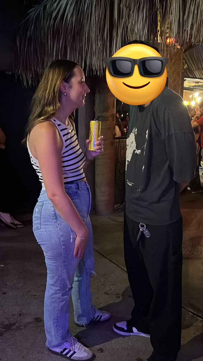 Lexijaws's tweet image. Newest insecurity unlocked: bad posture 😨🥴 I am dis-cus-ted at this and actively working to improve this ASAP before I become Quasimodo 🫡