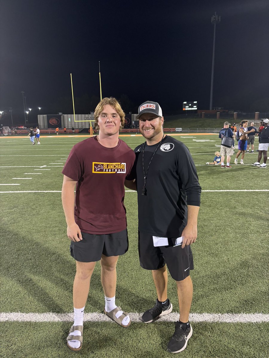 Got some great work in tonight with <a href="/ECUTigersFB/">ECU Tigers Football</a> and <a href="/Ben_Farrell32/">Benjamin_32</a> thanks for having me out <a href="/LitrentaJohn/">John Litrenta</a> <a href="/CoachIngramECU/">Michael Ingram</a>