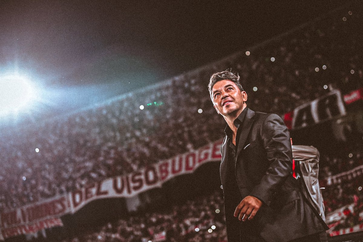 Cuando no estás,
La casa vacia pregunta cuando volverás.