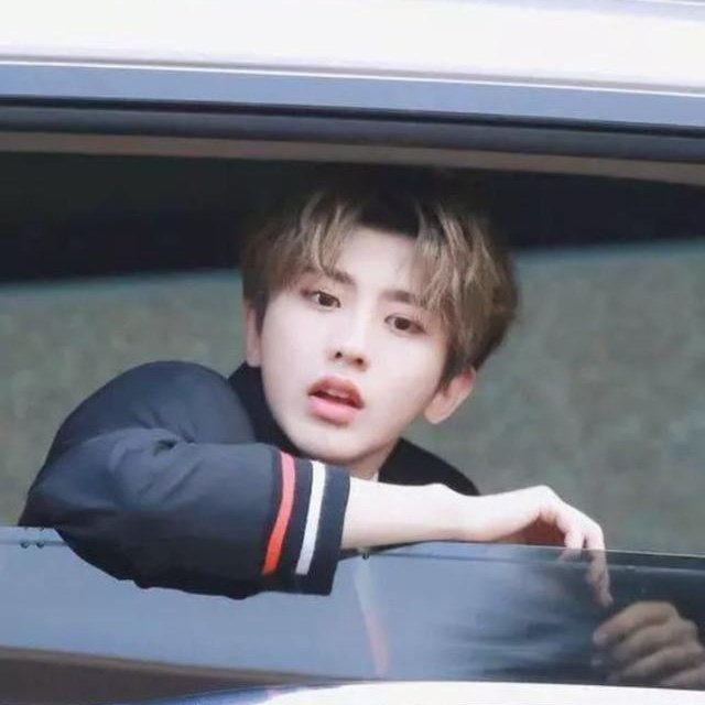 MeiIkun's tweet photo. 😽☀
#goodmorning #早安 #おはようございます
#蔡徐坤 #CaiXukun #KUN #cxk #차이쉬쿤 #ช่ายสวีคุน #ツァイシュークン #TháiTừKhôn #singer #songwriter #fashionicon #fashionalist https://t.co/mYgvGhUUbX