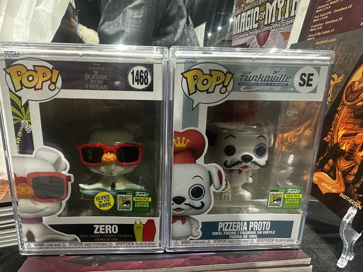 Lilith_Hellfire's tweet photo. @SD_Comic_Con Love my dogs! https://t.co/PYhDQjmIOT
