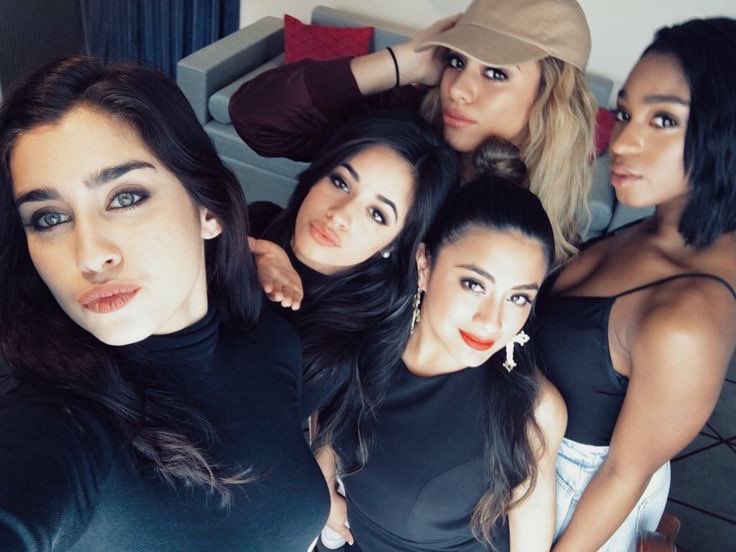 dwskcc's tweet photo. obrigada por ter feito eu ter uma adolescência feliz e boa, fifth harmony. nunca vou esquecer de vocês https://t.co/tlilihyjue