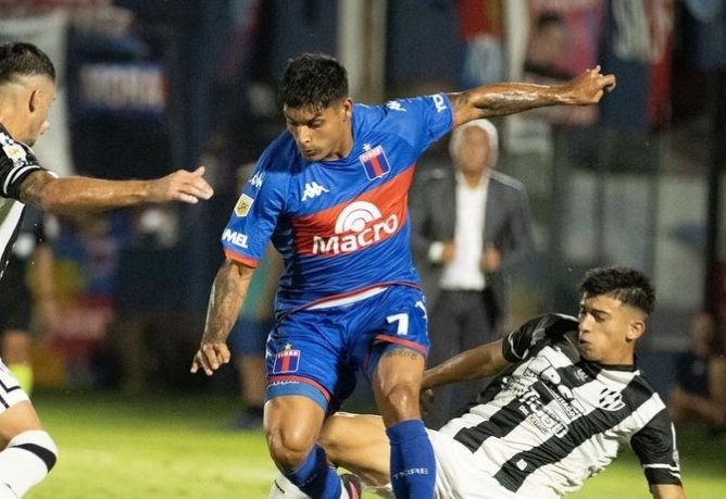 #Tigre🐯 Juan Cruz Esquivel se va a Gimnasia de La Plata. Préstamo hasta diciembre de 2025, sin cargo y con opción de compra de U$S 1.000.000 por el 100% del pase.