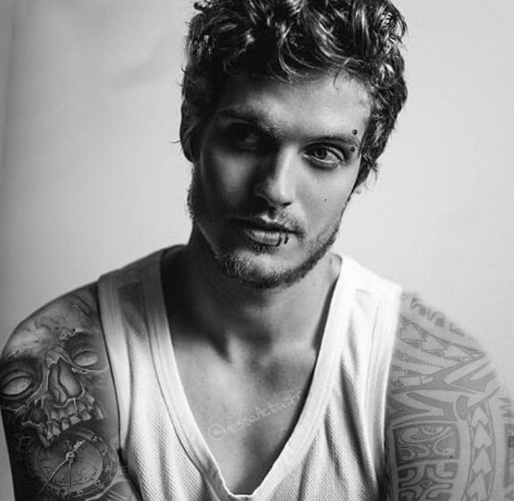 brknbeta's tweet image. Isaac Lahey
- Ran away from an abusive home at 16. Now in his late 20s.
- Met Peter Hale when trying to rob his shop.
- Peter took him in and gave him a job. 
- He is now a turned Beta and MC Officer.
- Bisexual, Poly 
- NSFW RP/Dark Content Warning
-Lewd/Non on TL