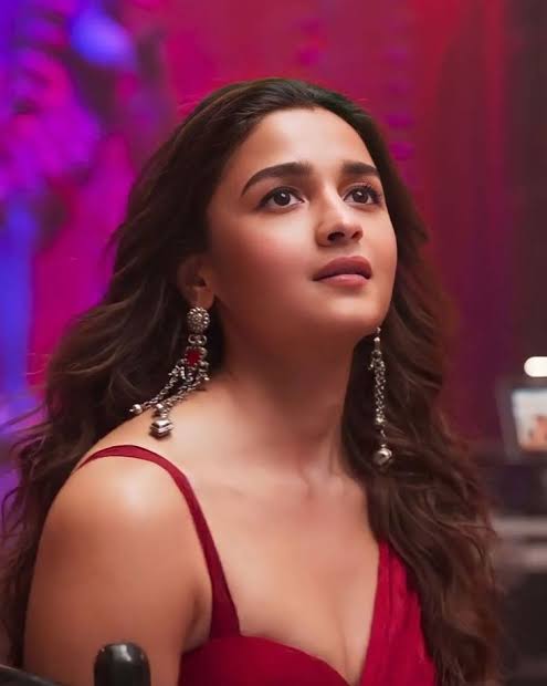 Random stranger bull: abaaaa em cheekavey eh lanja shhh na gf kuda ila cheekaledhu

Sissy me: naku cheekadam istam ila andukey night times ila yevaru Anna kanipisthe cheekutha thupalo
Bull: shhhh abaaa lanja dhana ne number ivu idhigo 500rs tisuko
Me: hey nenu casual ga cheeka ra