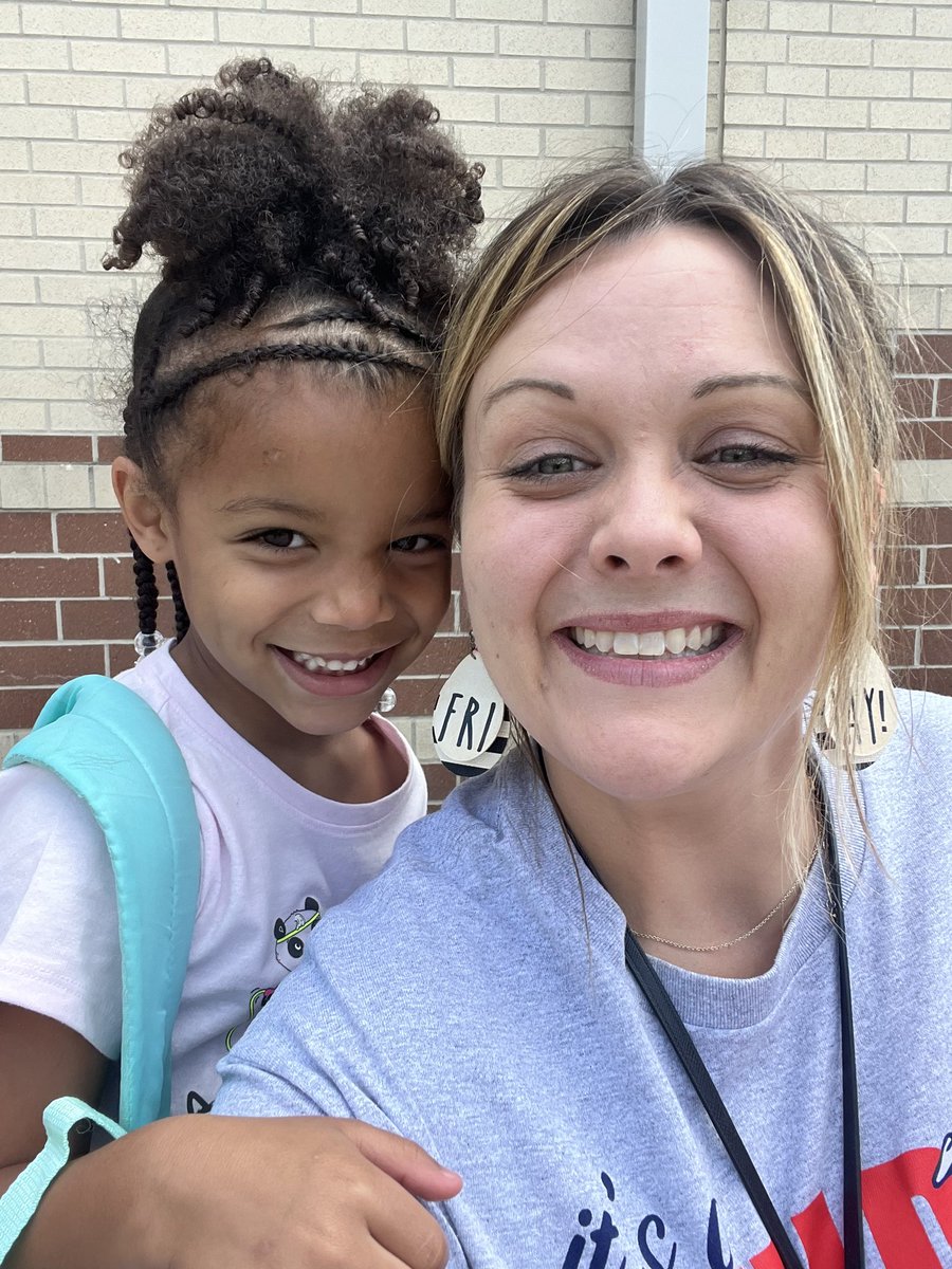 Dismissal with friends makes for a great time! 🤍 #WarrenWill #BrookviewBulldogs