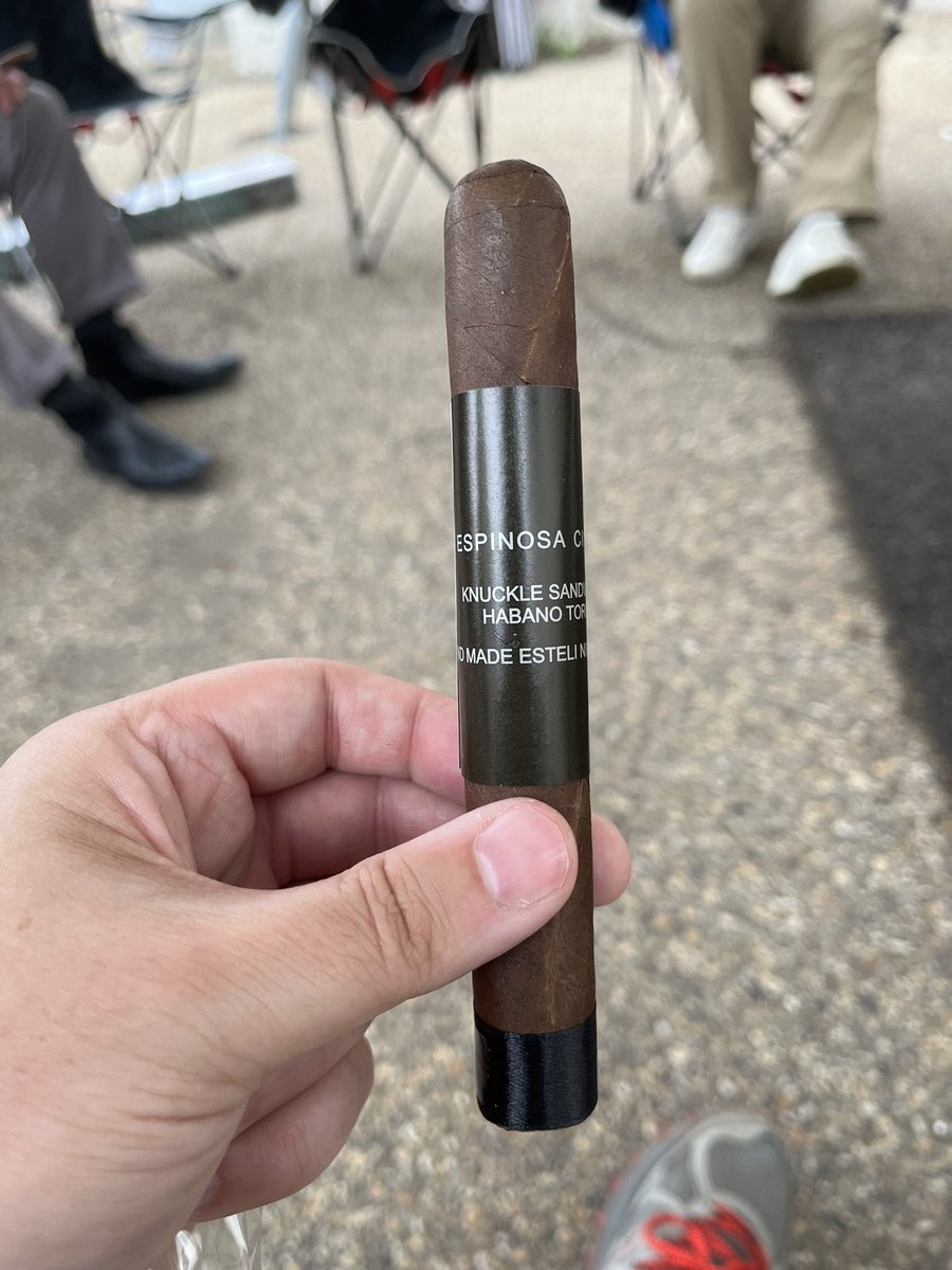 .<a href="/EspinosaCigars/">Espinosa Cigars</a> Knuckle Sandwich Habano Toro.
Wrapper-Ecuadorian Habano.
Binder &amp; Filler-Nicaragua