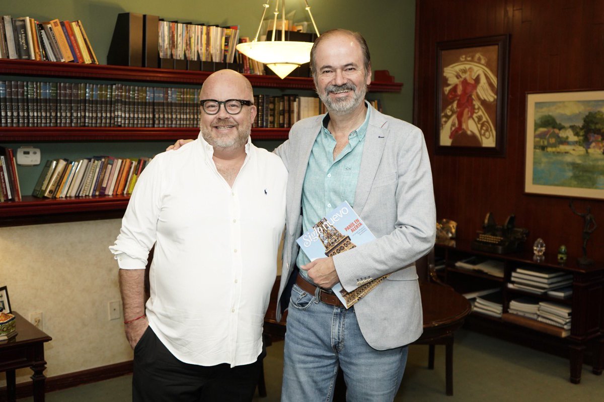 Ayer con el querido Maestro <a href="/JuanVilloro56/">Juan Villoro</a> previo a la presentación de su último libro en El Siglo de <a href="/torreon/">El Siglo de Torreón</a>. Como siempre, escucharlo es una verdadera delicia.