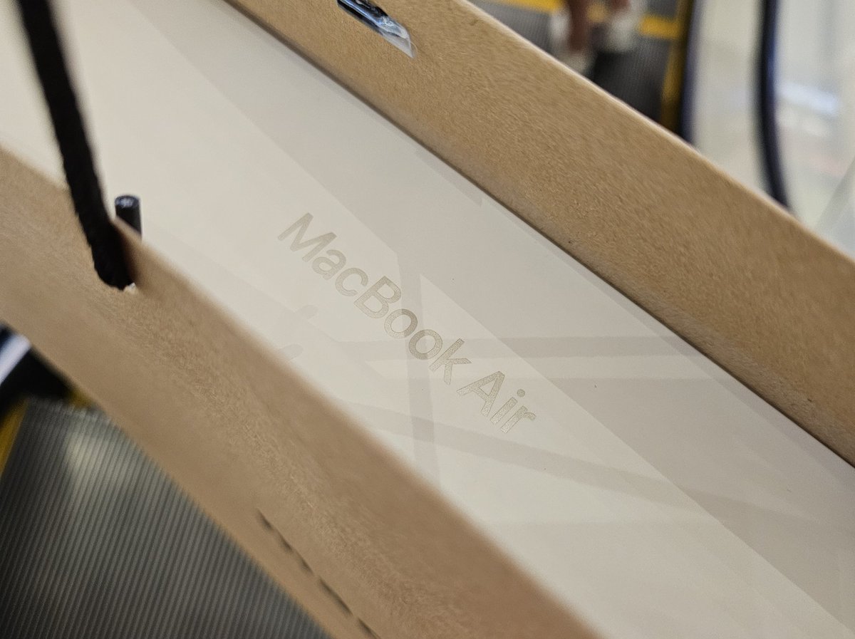 For those who travel often and need perfect balance of power vs portability, get the latest Macbook Air (M3)

This is coming from an ex-Windows user. There's a learning curve, but this machine makes it worth the while

How's the fan noise? It's fan-less 🥰
#Apple #convert