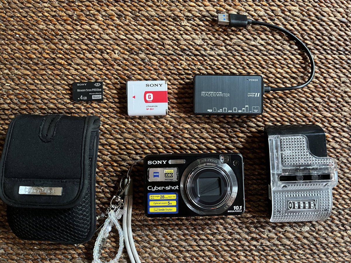 renjunlemon's tweet photo. wts lfb ph digicam digital camera

🛒… sony dsc w170 ⭐️

₱ 5,000

— 10.1 mp
— 5x zoom
— body condition: 9/10
— issue: scroll wheel delay; doesn’t affect output &amp; still completely functional : )
— rfs: ‘di na masyadong nagagamit

mod: flash exp / jnt
mop: gcash / bpi https://t.co/MRT60zhXKq