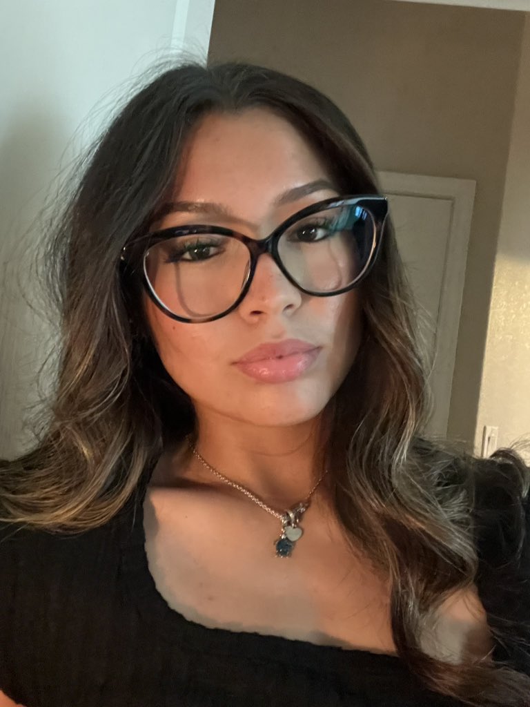 nayeli_navaeh2's tweet photo. 🖤🖤. https://t.co/5v3cvxX6KE