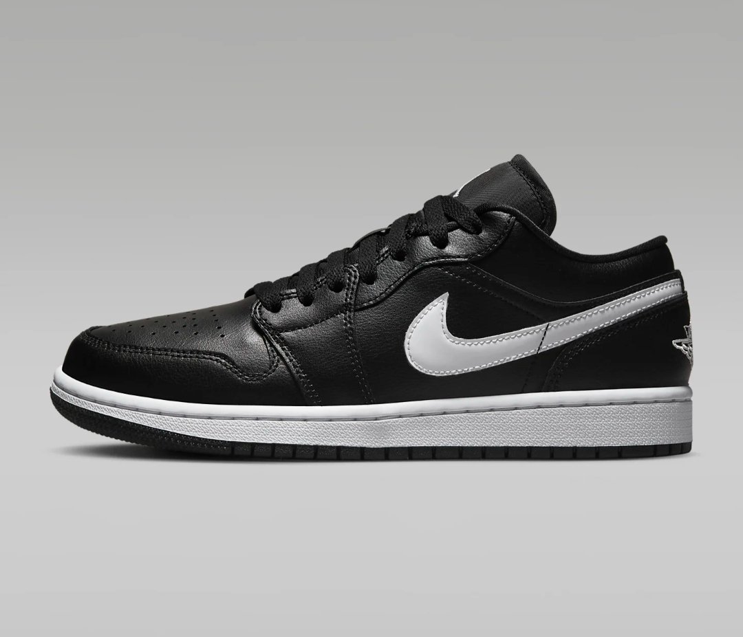 cherylhowe's tweet photo. @SneakerNews These ⤵️😎 #2pair https://t.co/FRu84jUBPB