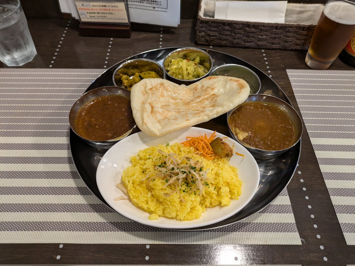 XKtTfxMJvi6wYTm's tweet image. 今日のお昼
青葉台　Spiced.🍛

選べる２種類のカレー（¥1500）
  ジャワ風ビーフカレー
  カルダモン薫るチキンカレー
小樽エール（¥900）
ヴェディット エクストラ IPA（¥1100）

日本人がやってるカレー屋さん。
本格的で旨かったです👍

#カレー #青葉台 #Spiced #クラフトビール