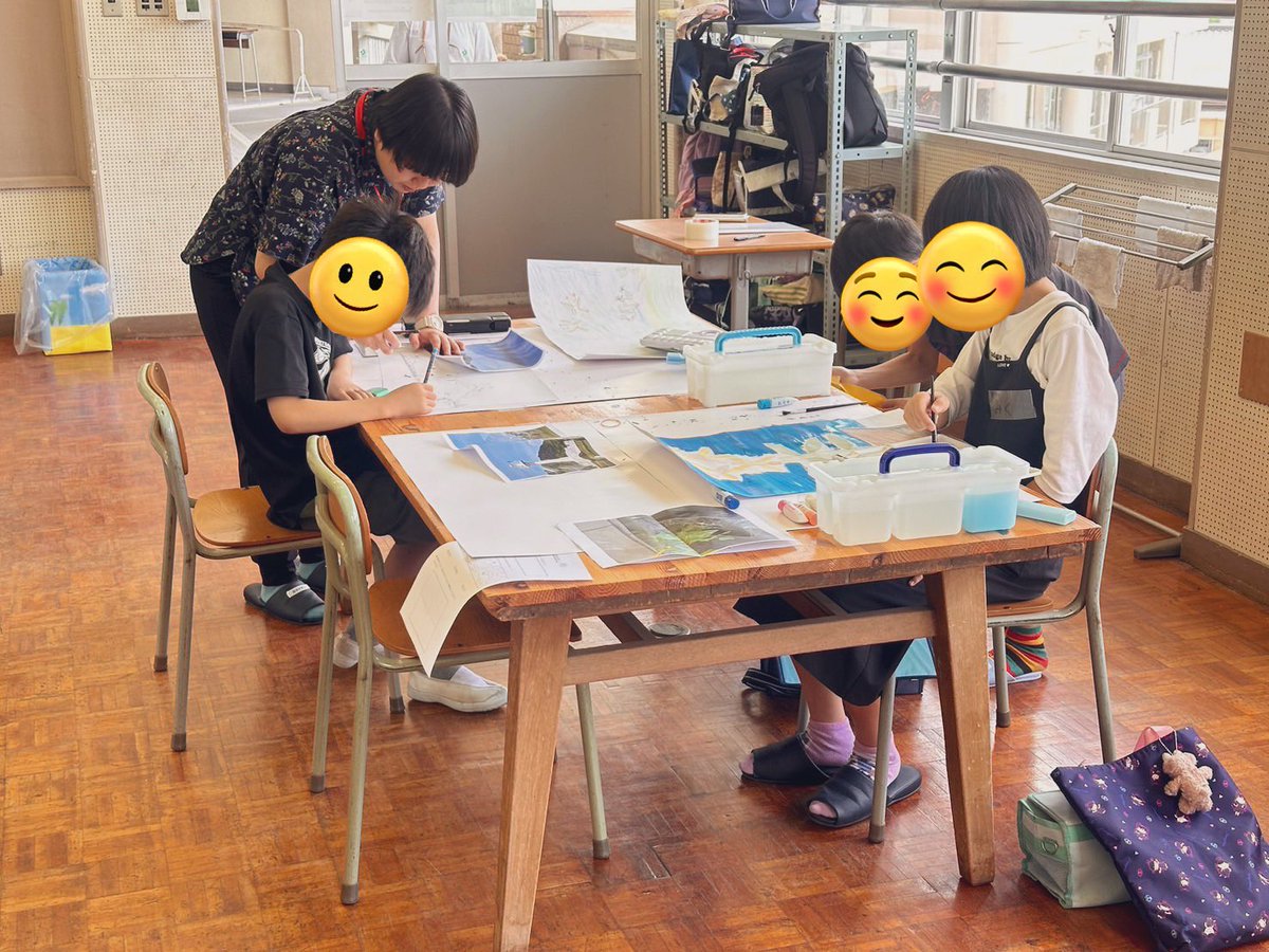 今日は笠岡市旧今井小学校に子ども絵画教室をしに来ています✨小学生の元気いっぱいの絵には圧倒されますね🌻
中高生のみなさんは夏休みどう過ごしていますか？🍉

倉魂！の応募期間は8月31日までですよ～！
kurakon.org 高校生対象
puchi.kurakon.org中学生対象

 #コンクール