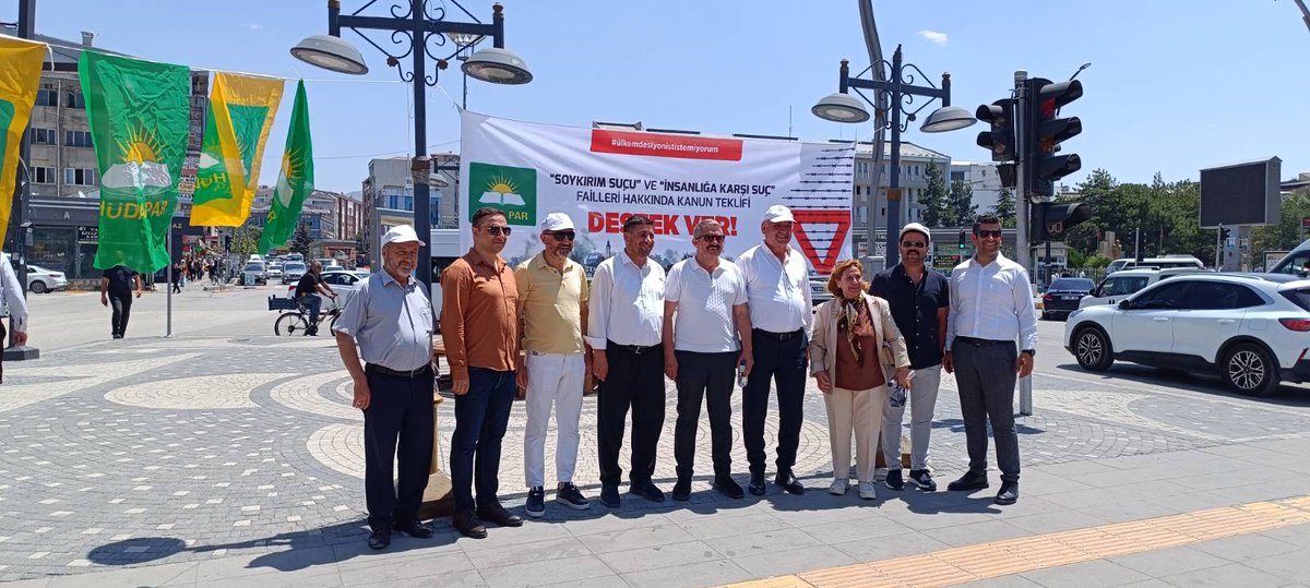 Van Ticaret ve Sanayi Odası (Van TSO) Başkanı Sayın Necdet Takva beraberindeki heyetle, 
Gazze'deki soykırıma katılan Çifte Vatandaşların yargılanması için Meclis'e verdiğimiz "Kanun Teklifi'ne" destek amaçlı standımızı ziyaret etti.

Kendilerine teşekkür eder,  tüm