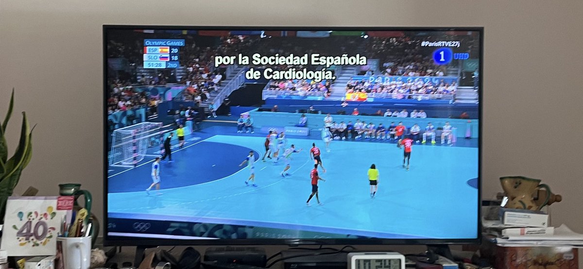 María Alcocer (@maalayu) on Twitter photo Cuando <a href="/FcoJoseCaro/">Francisco José Caro</a> menciona a la <a href="/secardiologia/">Soc Esp Cardiología</a> durante la retransmisión del balonmano.
Por favor, permiso para desconectar, un respeto a las vacaciones de una!
#ParisRTVE27j Cuando <a href="/FcoJoseCaro/">Francisco José Caro</a> menciona a la <a href="/secardiologia/">Soc Esp Cardiología</a> durante la retransmisión del balonmano.
Por favor, permiso para desconectar, un respeto a las vacaciones de una!
#ParisRTVE27j