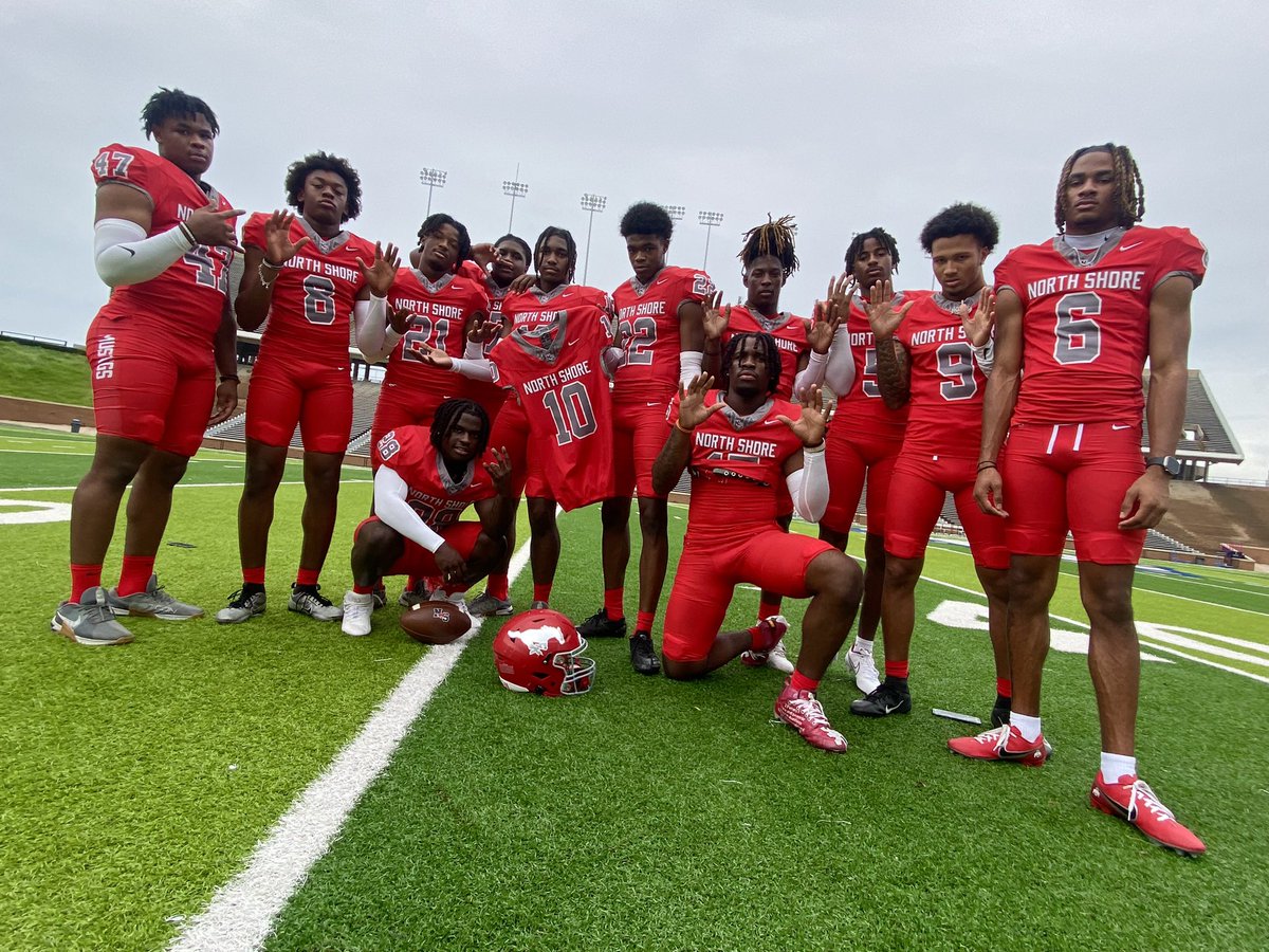 vypehouston's tweet photo. As the Fall season rapidly approaches, here are some the sights from the 17th annual citywide VYPE Houston Football shoot🏈📸

The season will be here before you know it, so be sure to check out our 2024 preview in the coming weeks 

📸 @MatthewOgle777 https://t.co/33I6mY07lS