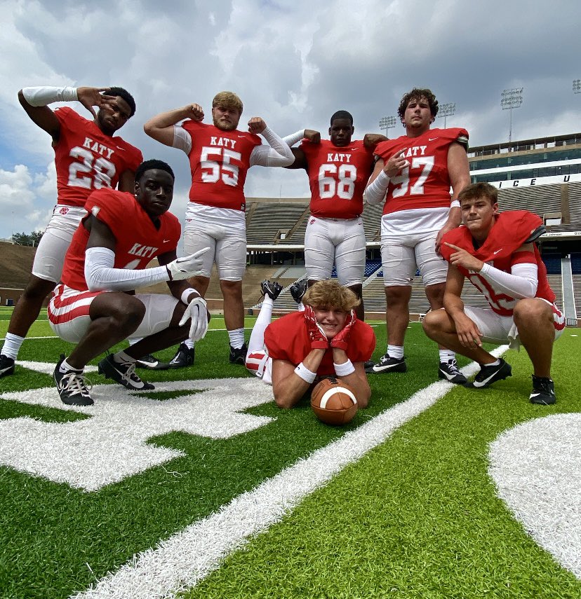 vypehouston's tweet photo. As the Fall season rapidly approaches, here are some the sights from the 17th annual citywide VYPE Houston Football shoot🏈📸

The season will be here before you know it, so be sure to check out our 2024 preview in the coming weeks 

📸 @MatthewOgle777 https://t.co/33I6mY07lS