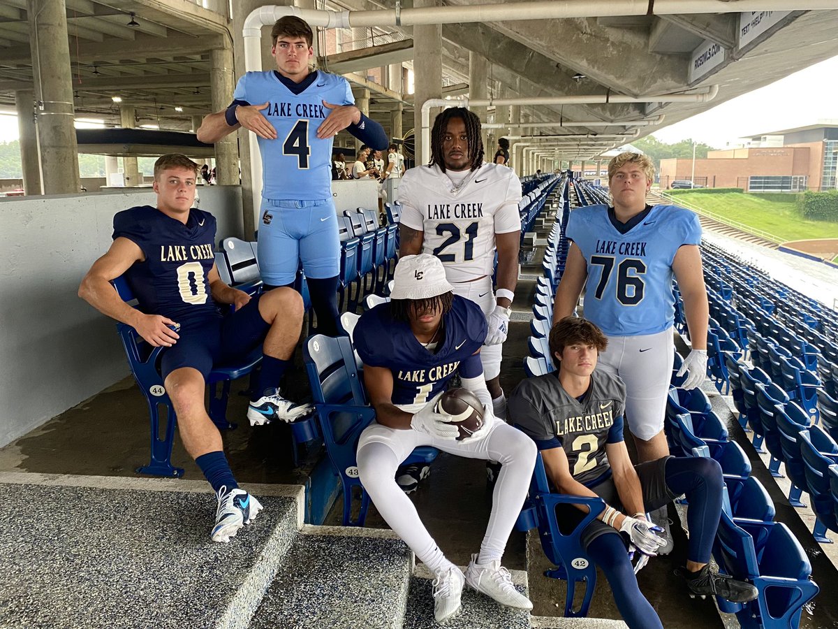 vypehouston's tweet photo. As the Fall season rapidly approaches, here are some the sights from the 17th annual citywide VYPE Houston Football shoot🏈📸

The season will be here before you know it, so be sure to check out our 2024 preview in the coming weeks 

📸 @MatthewOgle777 https://t.co/33I6mY07lS