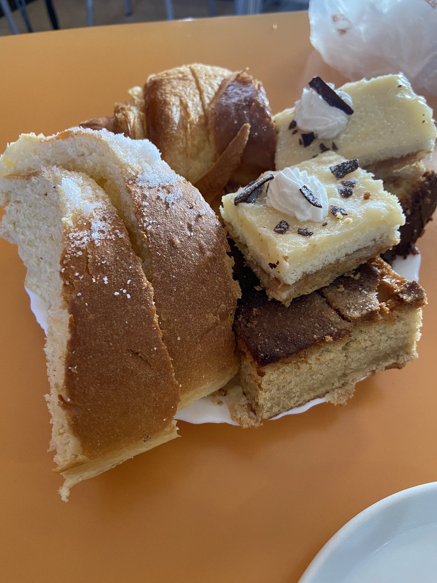 xniiiil's tweet photo. En que mundo solo por un café te invitan a tremenda tapa?? Me mudo a Galicia en 0, 🤣 @The_real_feR bendito consejero de viajes👏🏼🙏🏼 https://t.co/bQTBKYroKX