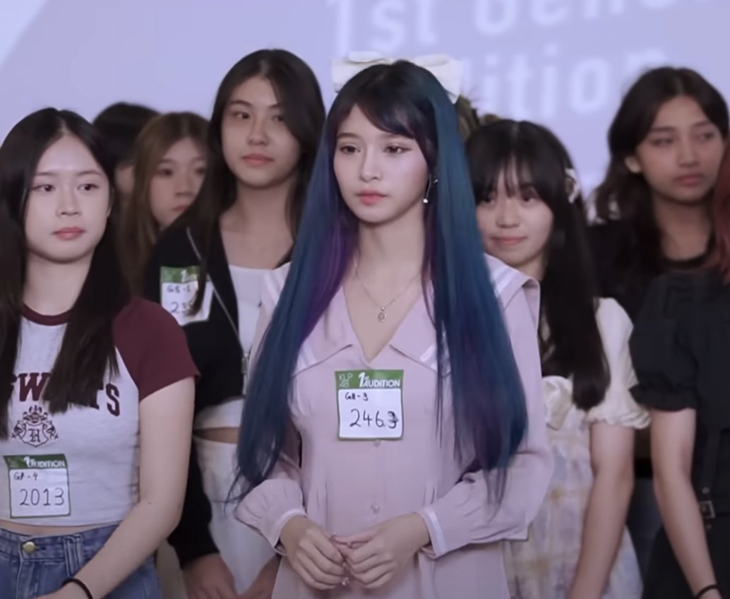 HER FACECARD INSANE IK THE OTHER GIRLS WERE STRESSED