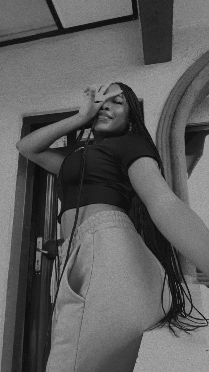 NdianaTom7's tweet image. I woke up a year older, feeling forever young😉🤭. Happy birthday to me♥️🎊