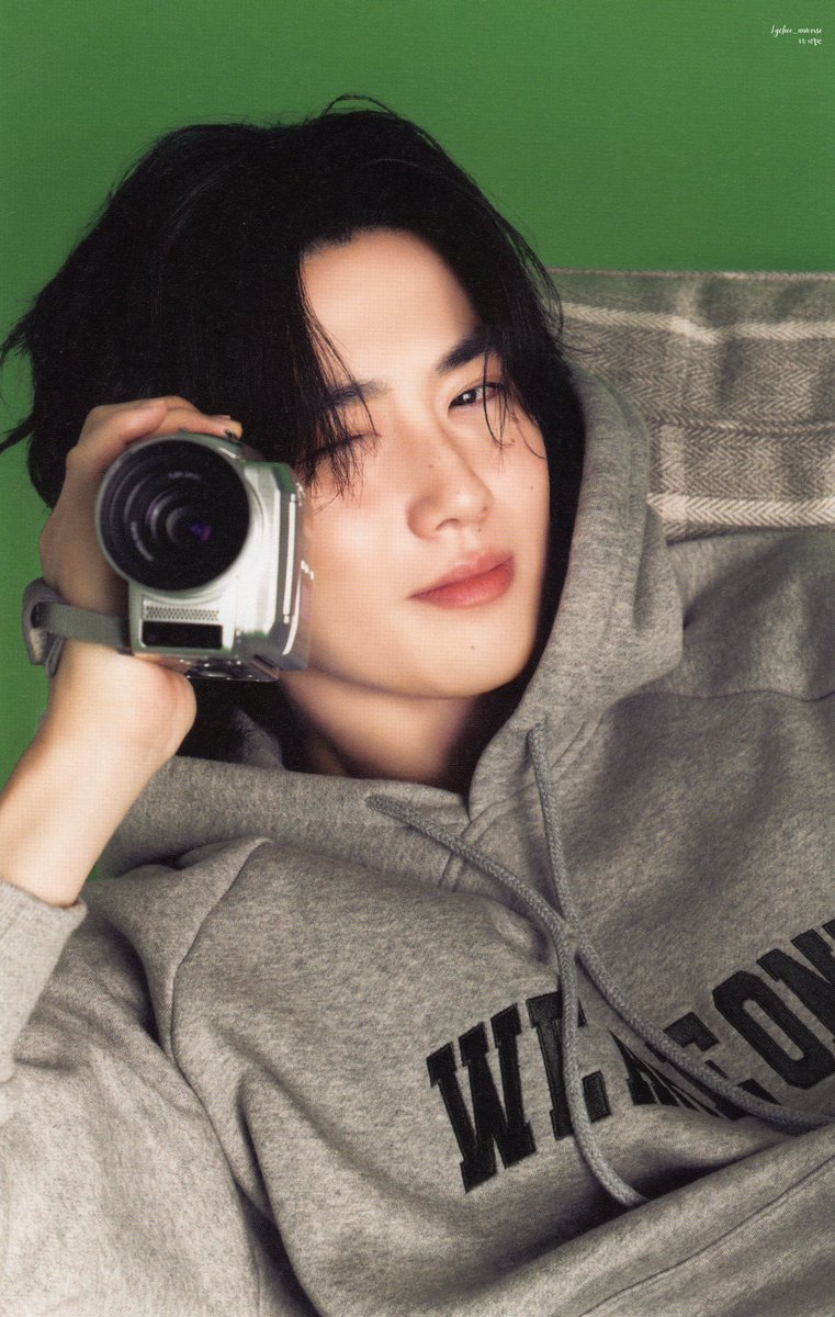 인스타그램에서 준면이 닮은 토끼 발견 🐰 
정장은 숨막혀 난 후드티 🎶