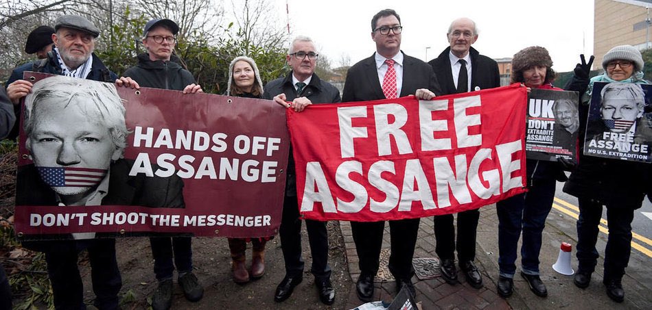 martinbray3's tweet photo. #assange @Consortiumnews
Alison Mason interviewed outside Belmarsh Prison, Consortium News February 2020
https://t.co/aPqf0IO9Dl https://t.co/LIBzKwmssc