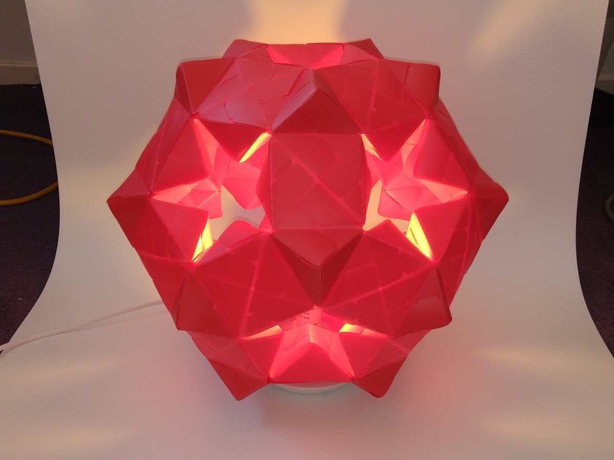 hinja3d's tweet photo. Rhombicosidodecahedron 1 of 13 Archimedian solids.
12 pentagons 
30 squares 
20 triangles 
#Origami
#UnitOrigami
#ModularOrigami
#OrigamiArt https://t.co/dX7f5TdfEM
