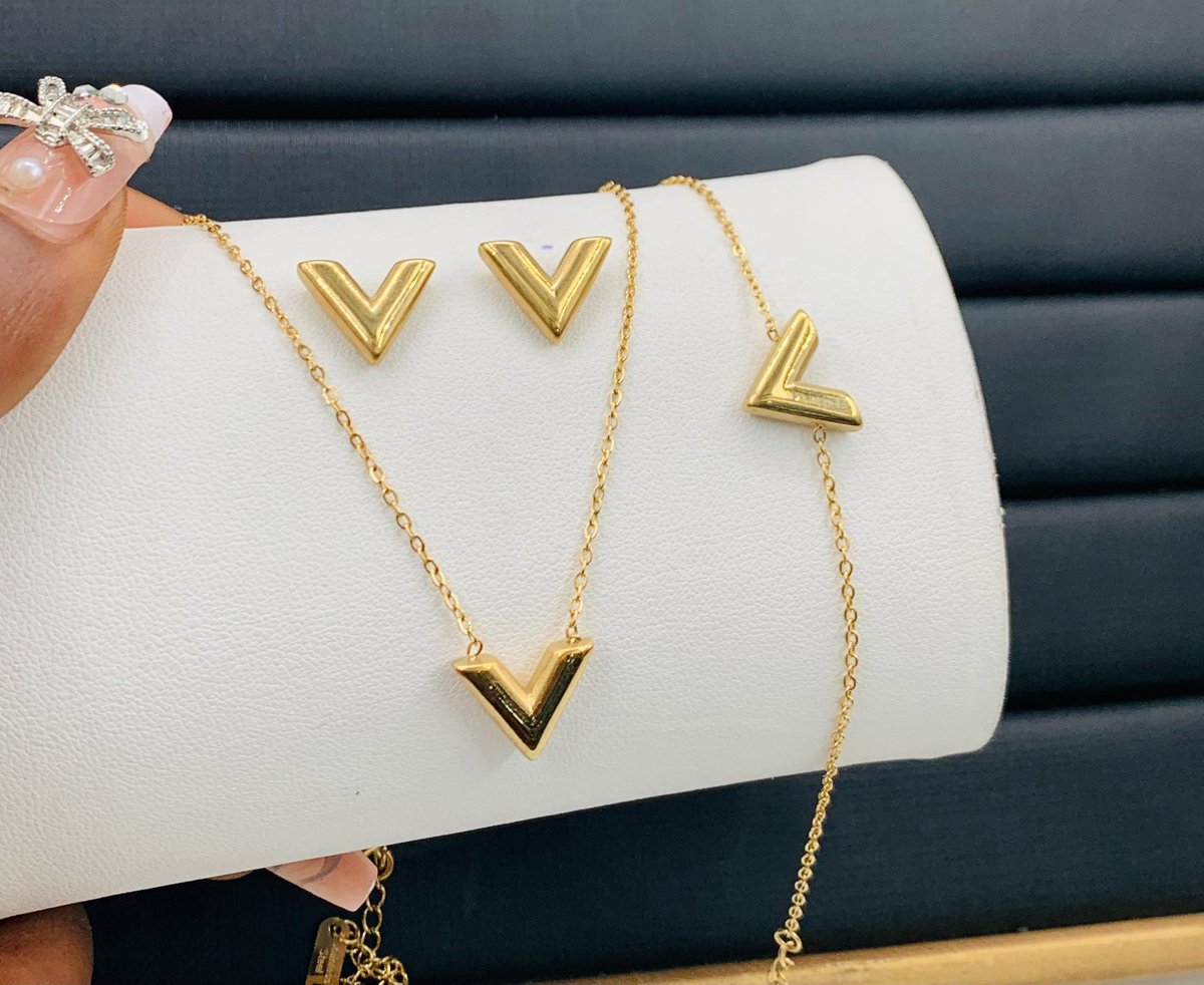 allys_bazaar's tweet photo. You can never go wrong with jewelry 🔥🔥 https://t.co/NpKyn84QH6