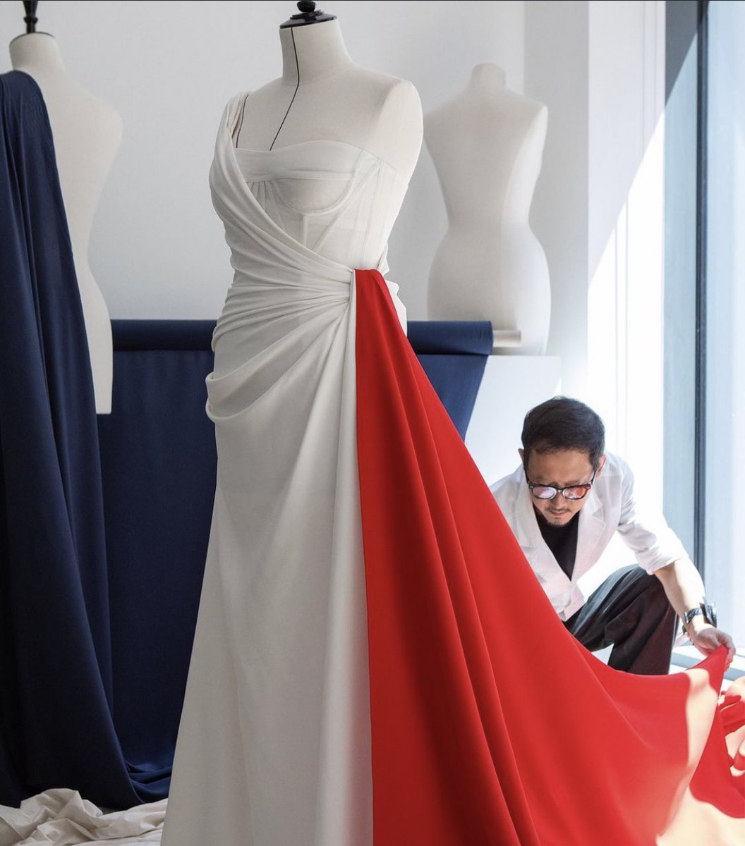 LaModeUnknown's tweet image. In the making of Couture looks by ✨Dior✨ for Paris Olympics. 🪡