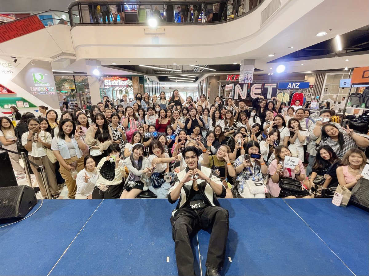 DomundiTV's tweet image. จบลงไปเป็นที่เรียบร้อยแล้วสำหรับงาน Devy Devy Double Love

ขอขอบคุณ @DEVY_thebag ที่ให้เกียรติ “เน็ต” @netsiraphop ได้มาร่วมกิจกรรมสนุก ๆ ในงานวันนี้นะคะ 🥰

ขอขอบคุณแฟน ๆ ที่มาเจอกัน รวมถึงแฟน ๆ ที่ส่งกำลังใจมาให้เน็ตด้วยนะคะ 🫶✨️

#DevyXNet