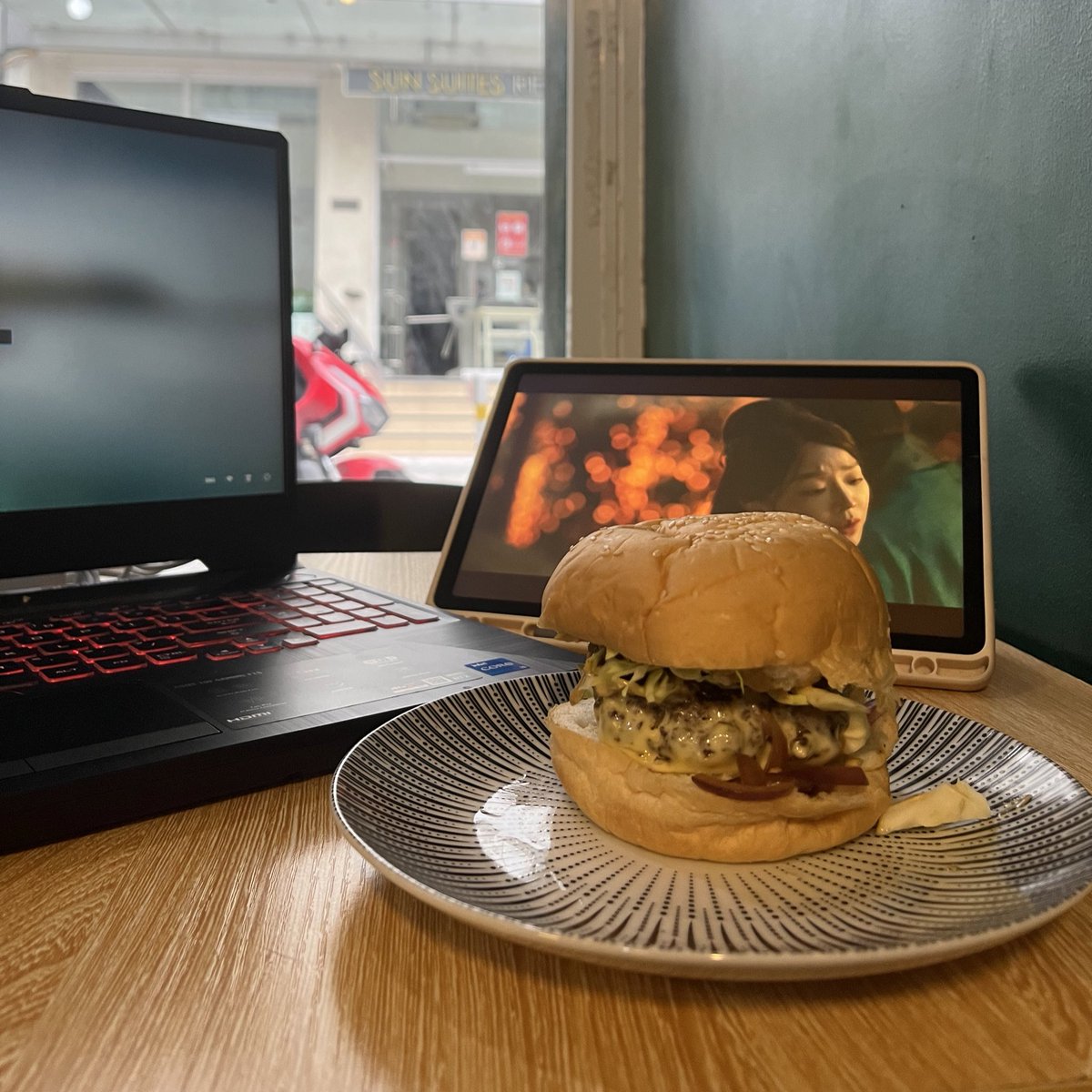 Dadaaacutie's tweet photo. GM GM! Happy Saturday ✨

I’m thinking of what to play this weekend while enjoying this burger from @MAFECoffeeHouse 🤩

But nvm, we gonna cook something for @77BitOfficial today 🤪 https://t.co/WJNQBquM51