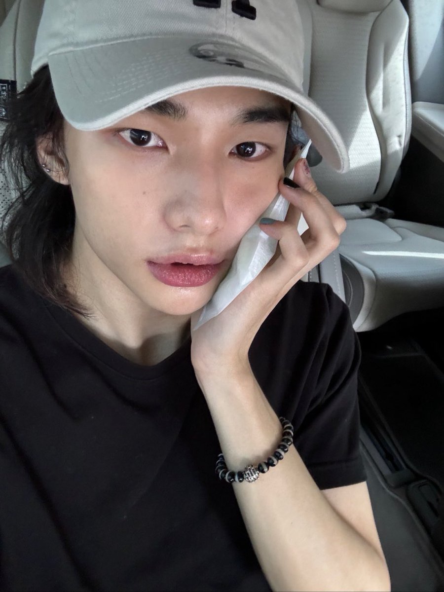 윤 tweet media