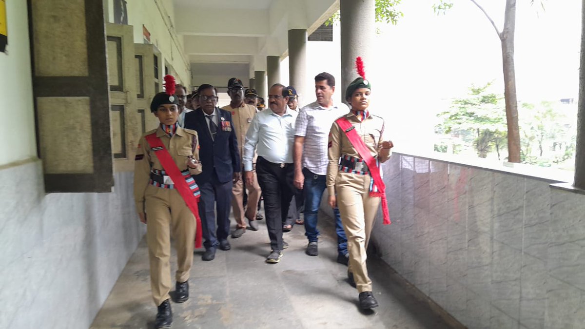 NccKmc's tweet photo. Today Kargil Vijay Diwas was celebrated in our KMC college in which all the ex army officers were invited who shared their experiences and the procedures they followed in the war with us and also gave us prizes for our poster competition and speech competition https://t.co/knK5XxTJTF
