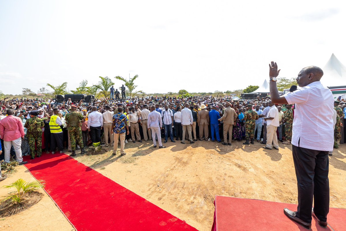 Channel254News's tweet photo. KENYA:

H.E President William Ruto tours Kinango Technical and Vocational College, Kwale County, Saturday.

He was accompanied by Prime Cabinet Secretary Musalia Mudavadi, Governor Fatuma Achani, Speaker of the Senate Amason Kingi, among other leaders. https://t.co/KjKcEqhNf1