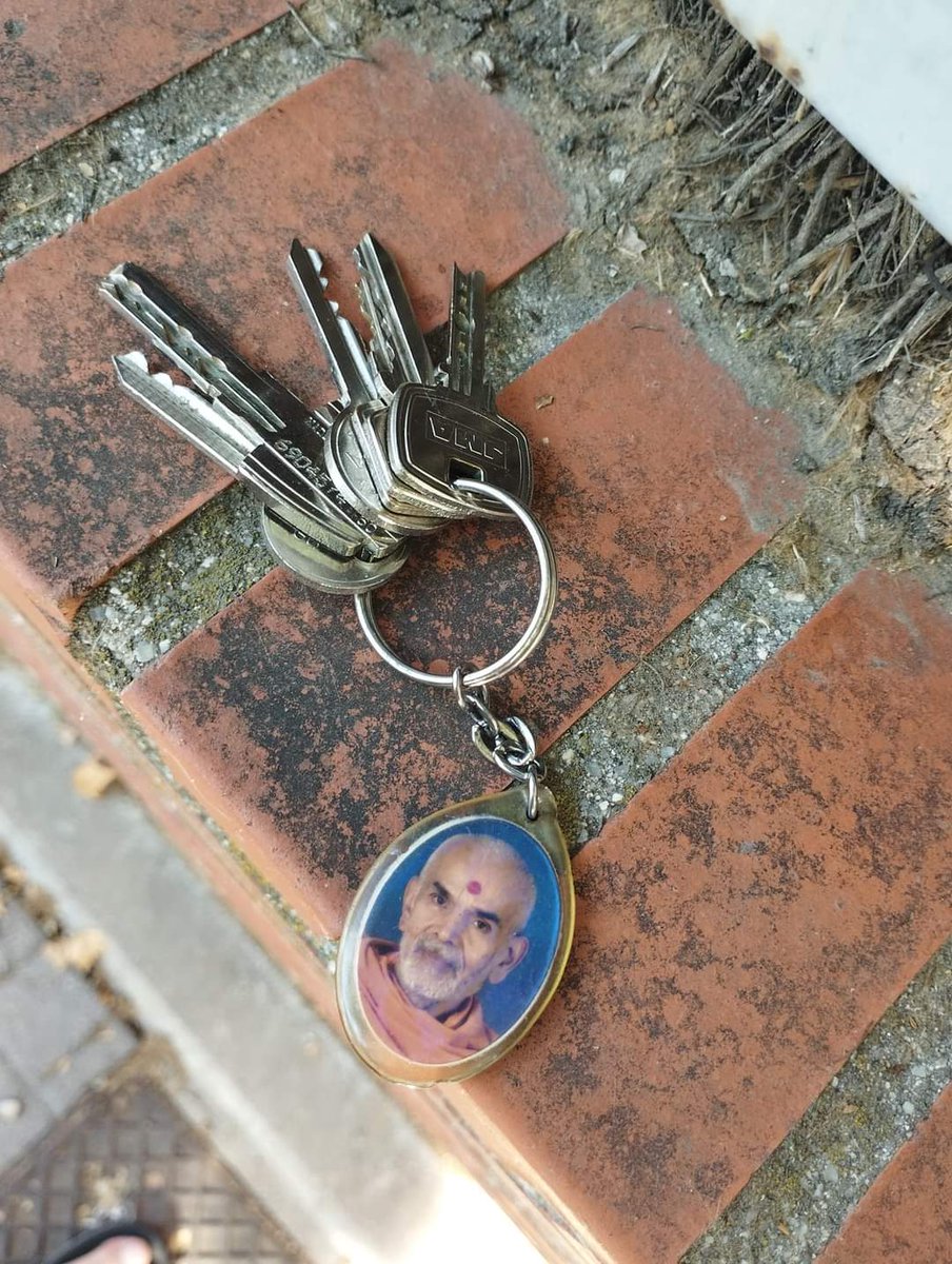 .<a href="/Hardcorcon/">Hardcorcón</a> Llaves encontradas al lado del #XMadrid de #Alcorcón