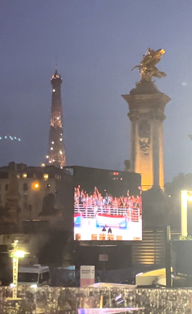 francoise cosson (@fcosson2) on Twitter photo Quelle cérémonie époustouflante, créative, inclusive et joyeuse ! Merci <a href="/RosaBonheur/">Rosa Bonheur ⭐💃</a> et <a href="/Paris2024/">Paris 2024</a> de nous avoir ouvert ce spot privilégié pour suivre au plus près ce moment fort d’émotion ! Et rendez-vous pendant la quinzaine au Rosa avec la @PrideHouseFr ! 🌈 🙏 Quelle cérémonie époustouflante, créative, inclusive et joyeuse ! Merci <a href="/RosaBonheur/">Rosa Bonheur ⭐💃</a> et <a href="/Paris2024/">Paris 2024</a> de nous avoir ouvert ce spot privilégié pour suivre au plus près ce moment fort d’émotion ! Et rendez-vous pendant la quinzaine au Rosa avec la @PrideHouseFr ! 🌈 🙏