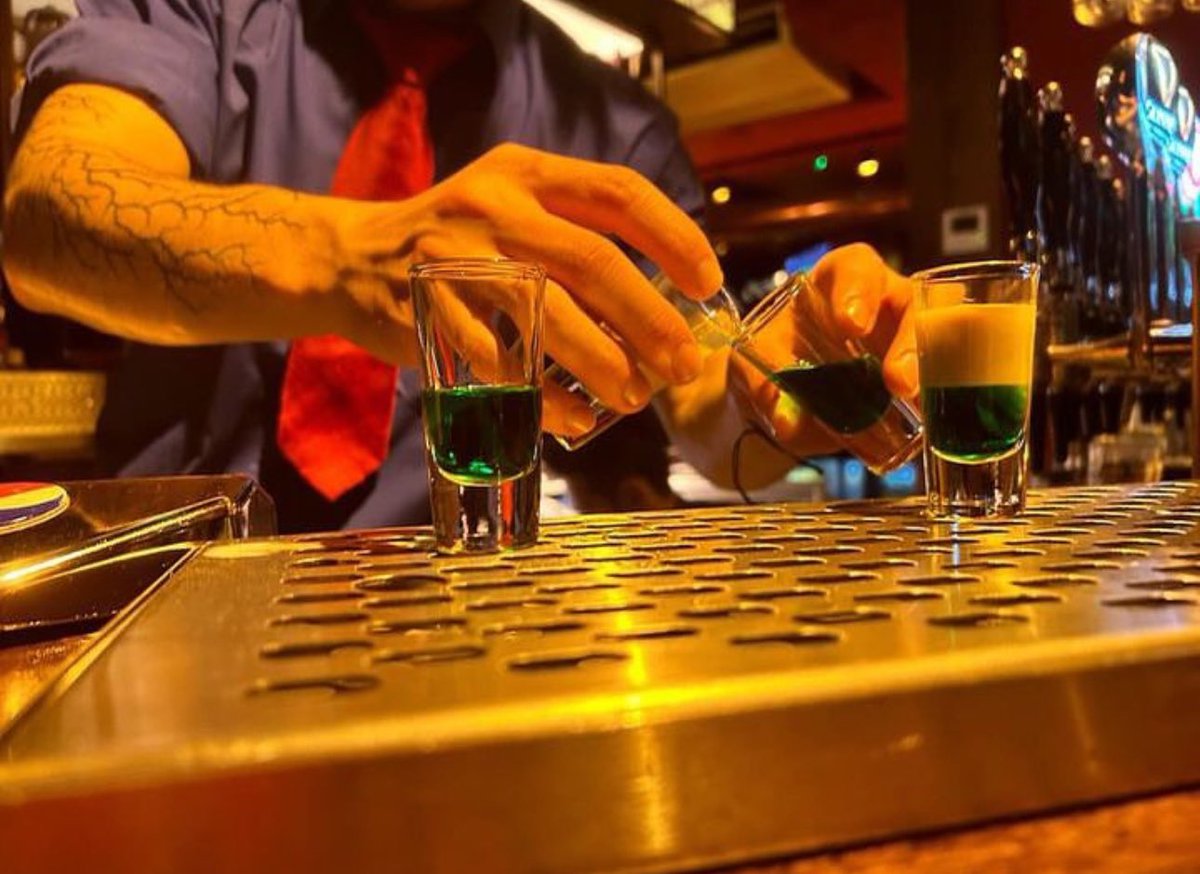 TheAuldDub_'s tweet photo. Irish Flag or Baby Guinness - which shot are you kicking off this All Ireland Final Weekend with 🤗

Open from 12pm ☘️

#theaulddubliner #pub #templebar #dublin #dublinpubs #matchweekend #allirelandfinalweekend #summerindublin https://t.co/GmmcGC5unU