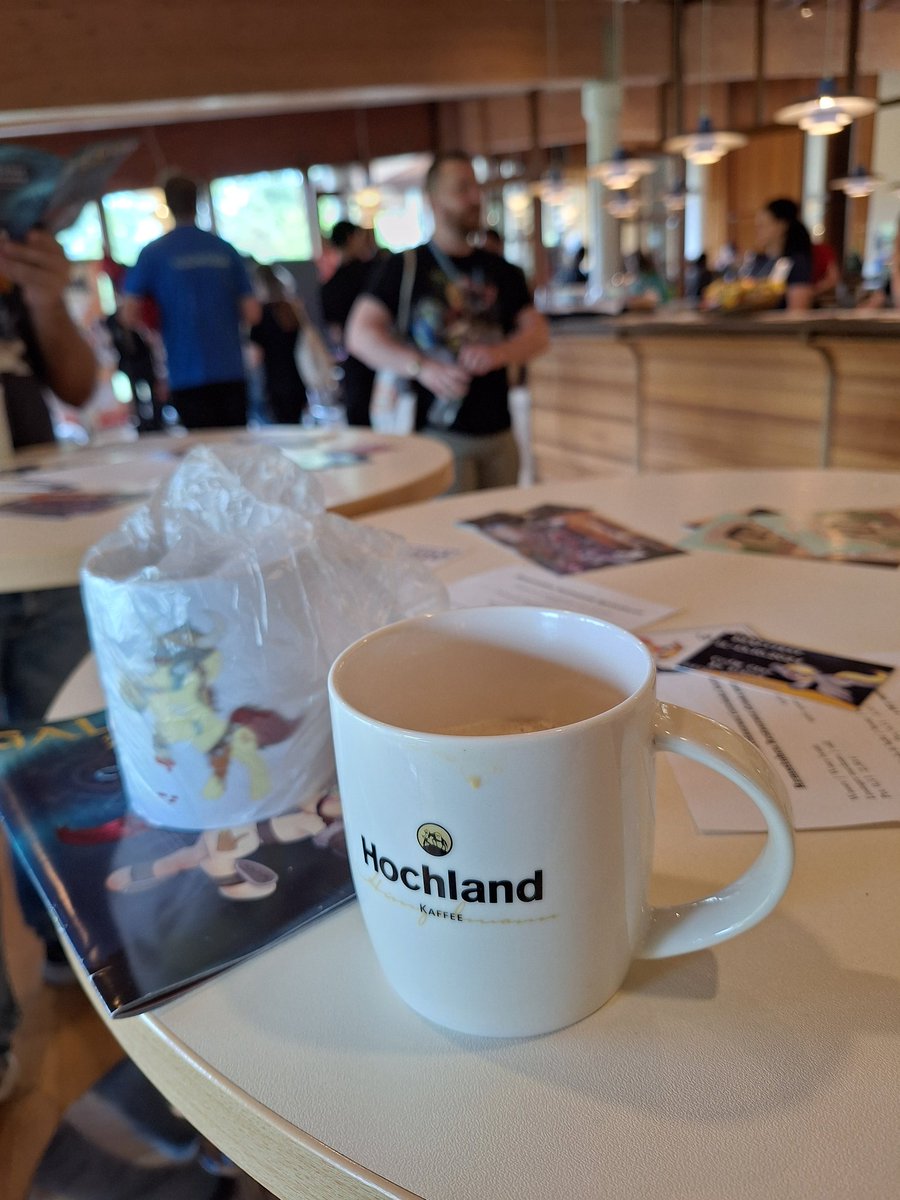 GuenzBrony's tweet photo. #GalaCon Cafe https://t.co/W3ORBmb62R