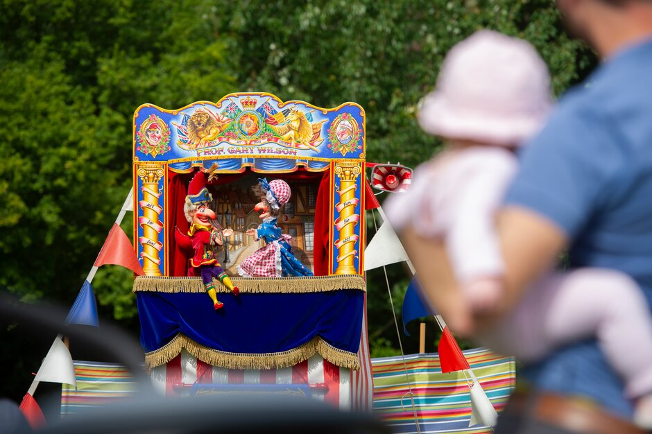 RHS_Rosemoor's tweet photo. 🎵 Join us for our Vintage Weekend this Sat or Sun to see gorgeous classic cars, try out rockabilly or swing dancing & enjoy live music & family entertainment in the most beautiful garden setting 🌺
Learn more: https://t.co/SxY6cx7EDl
Supported by @AFWMLtd #northdevonevents https://t.co/OFJONnVJjG
