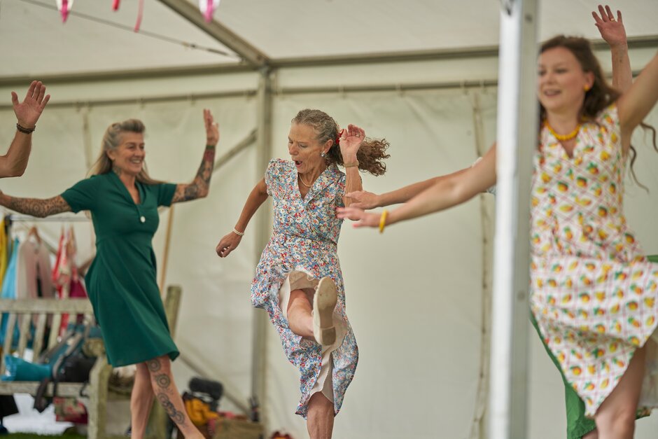 RHS_Rosemoor's tweet photo. 🎵 Join us for our Vintage Weekend this Sat or Sun to see gorgeous classic cars, try out rockabilly or swing dancing & enjoy live music & family entertainment in the most beautiful garden setting 🌺
Learn more: https://t.co/SxY6cx7EDl
Supported by @AFWMLtd #northdevonevents https://t.co/OFJONnVJjG