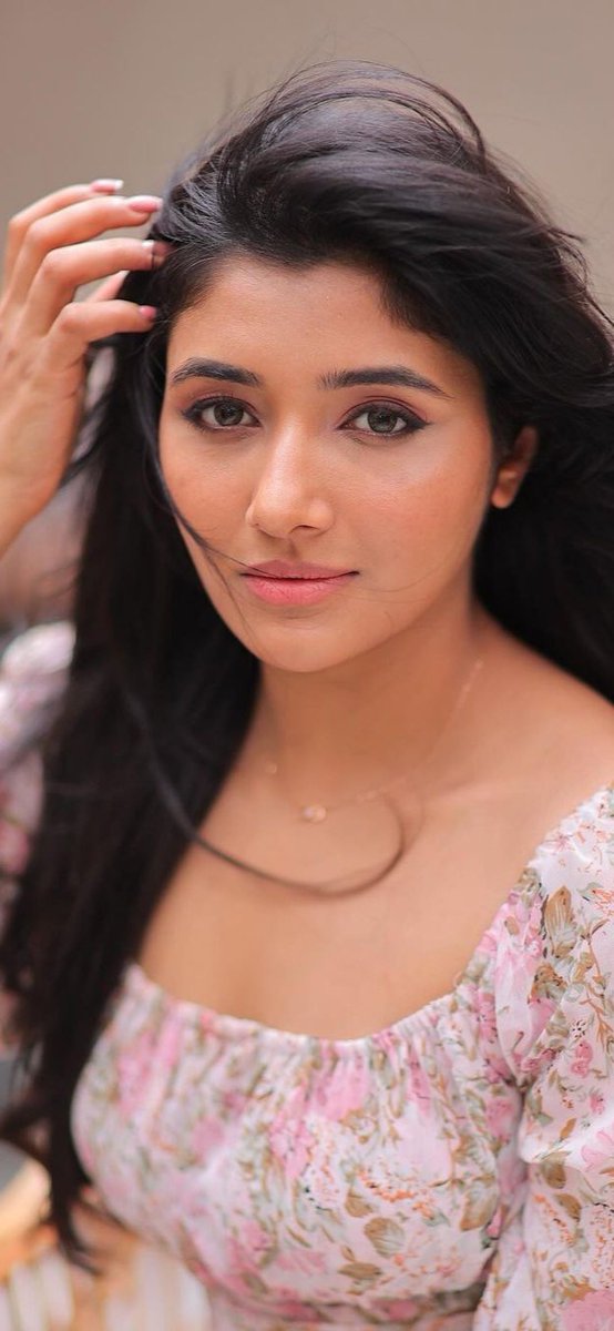 Tesla_ASI's tweet photo. 🛑 #MirnaaThread 
🛑 #BollywoodThread 

#Bollywood #Actress #Mirnaa New Look https://t.co/X0riYVtvCB