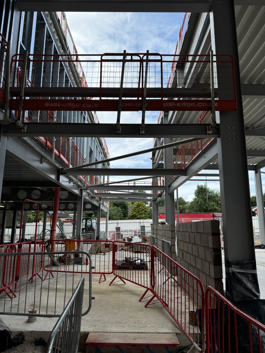 Dave Russel tweet media