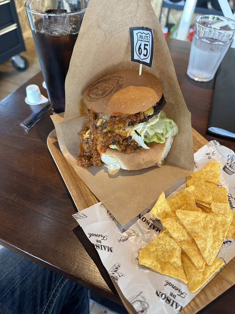 38miyatan's tweet image. 半日、日焼け止め無しで半袖で
ハーレー🛵乗り回すと
腕が、こうなります🤣www
日焼け止めの大切さが痛いほど分かる腕
ヒリヒリする〜💦⚡️😣
@38miyatan 
#HarleyDavidson 
#バイク
#ROUTE65 
#みやたん
#日焼け