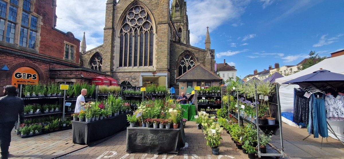LichfieldMarket's tweet photo. Lichfield Saturday General Market is on the Market Square today with a variety of products to keep you coming back for more so come on down to the Heart of the City centre and see our local Lichfield Market Traders https://t.co/rU1mHDZ2ND