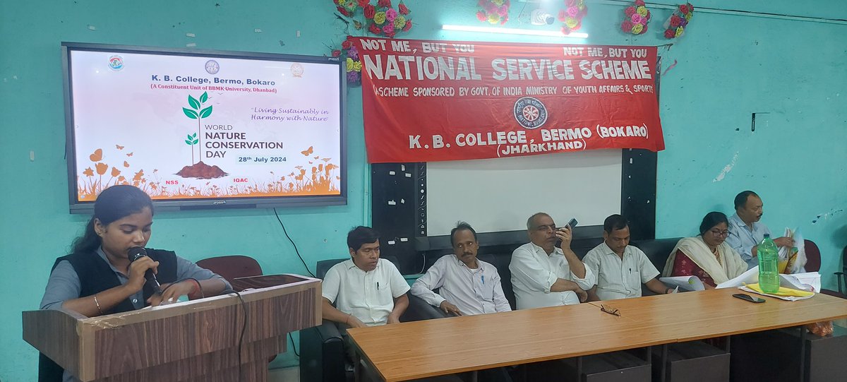 ast_jha's tweet photo. स्लोगन और भाषण के माध्यम से NSS Volunteers संदेश देने का कार्य 

 विश्व प्रकृति संरक्षण दिवस के पूर्व संध्या पर आज 27 जुलाई, 2024

K B College Bermo, BBMKU Dhanbad, Jharkhand 

@_NSSIndia 
@NSSRDPATNA 
@YASMinistry 
@ArtCultureYouth 
@BokaroDc 
@jhar_governor 
@ugc_india https://t.co/tvackt658U