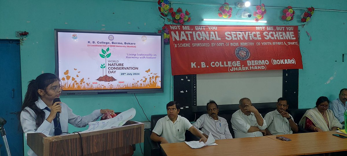 ast_jha's tweet photo. स्लोगन और भाषण के माध्यम से NSS Volunteers संदेश देने का कार्य 

 विश्व प्रकृति संरक्षण दिवस के पूर्व संध्या पर आज 27 जुलाई, 2024

K B College Bermo, BBMKU Dhanbad, Jharkhand 

@_NSSIndia 
@NSSRDPATNA 
@YASMinistry 
@ArtCultureYouth 
@BokaroDc 
@jhar_governor 
@ugc_india https://t.co/tvackt658U